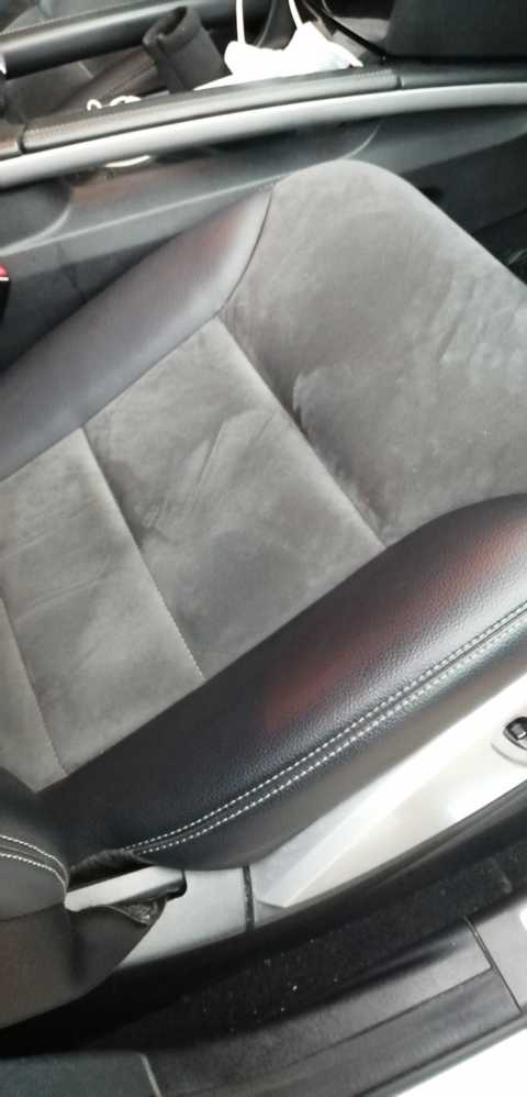 Usnjeni sedeži v avtomobilu