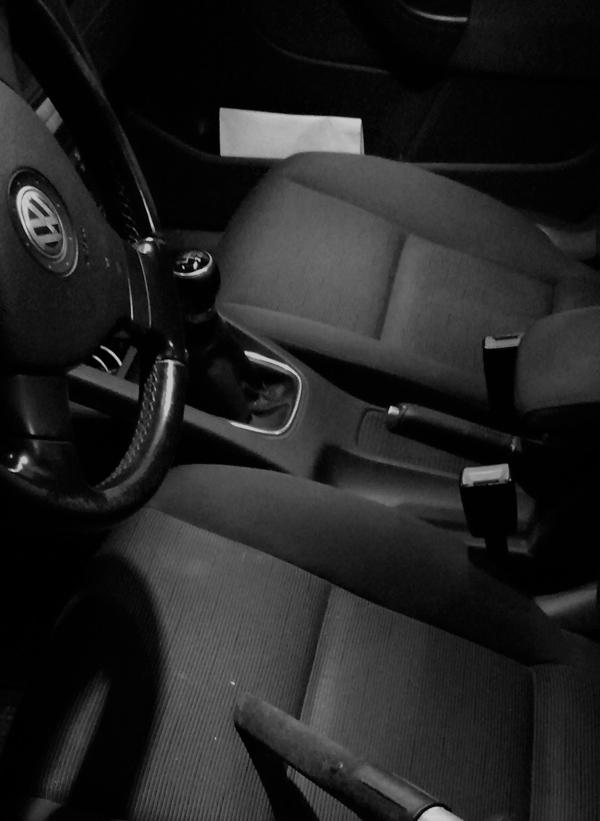 Kako očistiti avtomobilske sedeže - Sesanje